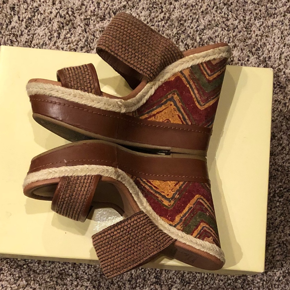 SOLD- Lucky Brand Candy Wedge - Picture 7 of 8